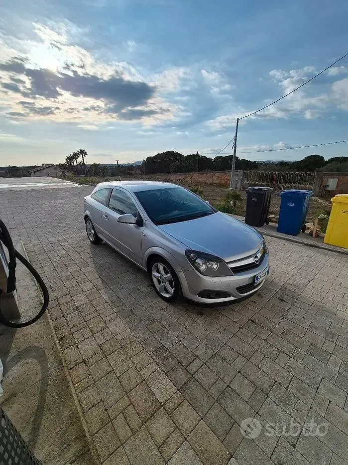 Usata Opel Astra GTC 101 CV (74 kW) 2009 Coupé