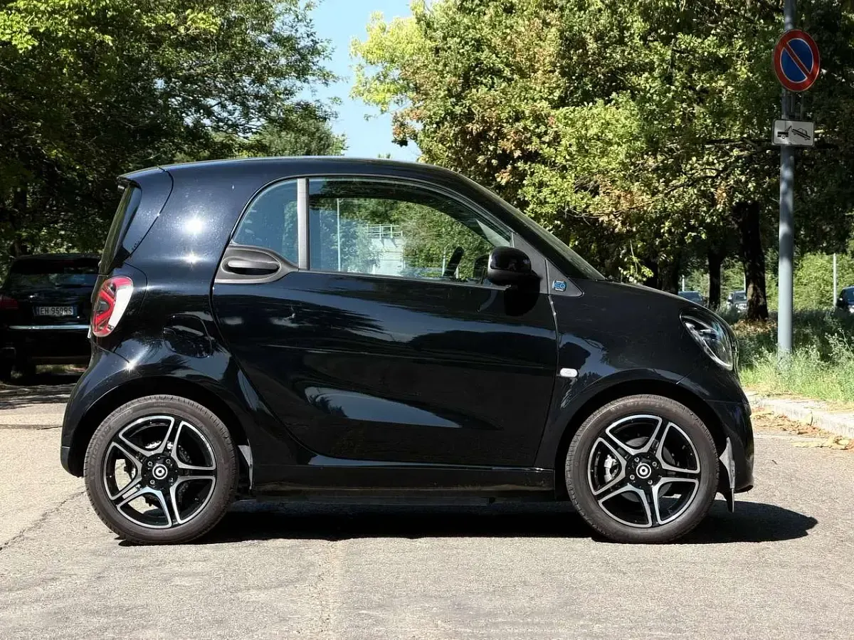 Usata Smart ForTwo Coupé 41 kW (56 CV) 2021 Nero Utilitaria
