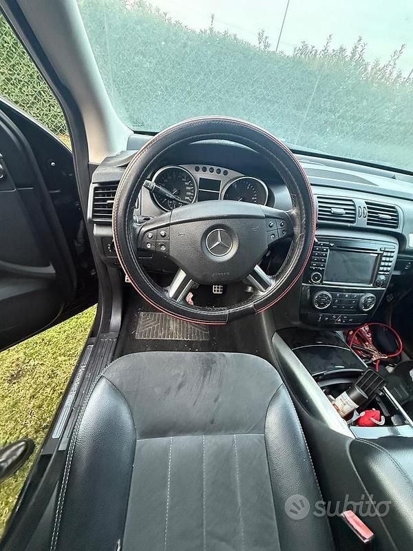 Usata Mercedes R280 190 CV (139 kW) 2007 Nero Monovolume