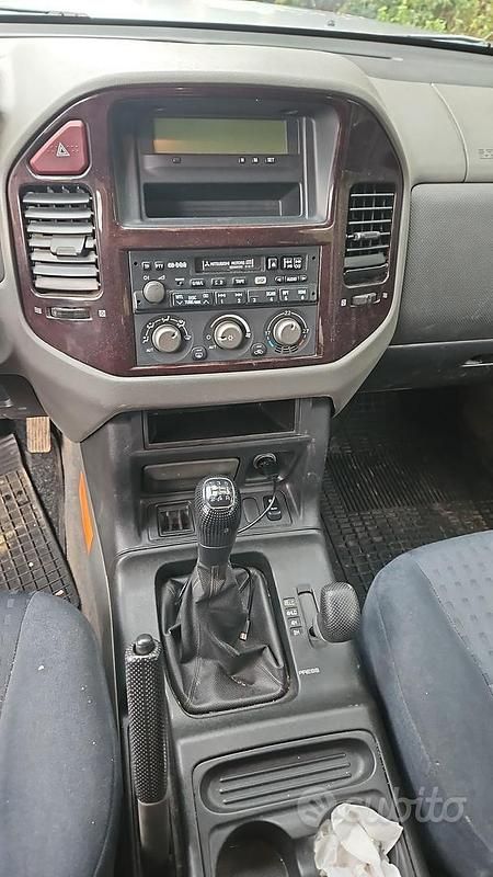 Usata Mitsubishi Pajero 160 CV (117 kW) 2002 Grigio SUV