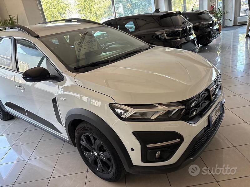 Usata Dacia Jogger Extreme 100 CV (73 kW) 2024 Bianco Monovolume