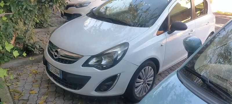 Usata 2013 Opel Corsa Tre volumi | 2000 € (Super prezzo) - Immagine 1/4