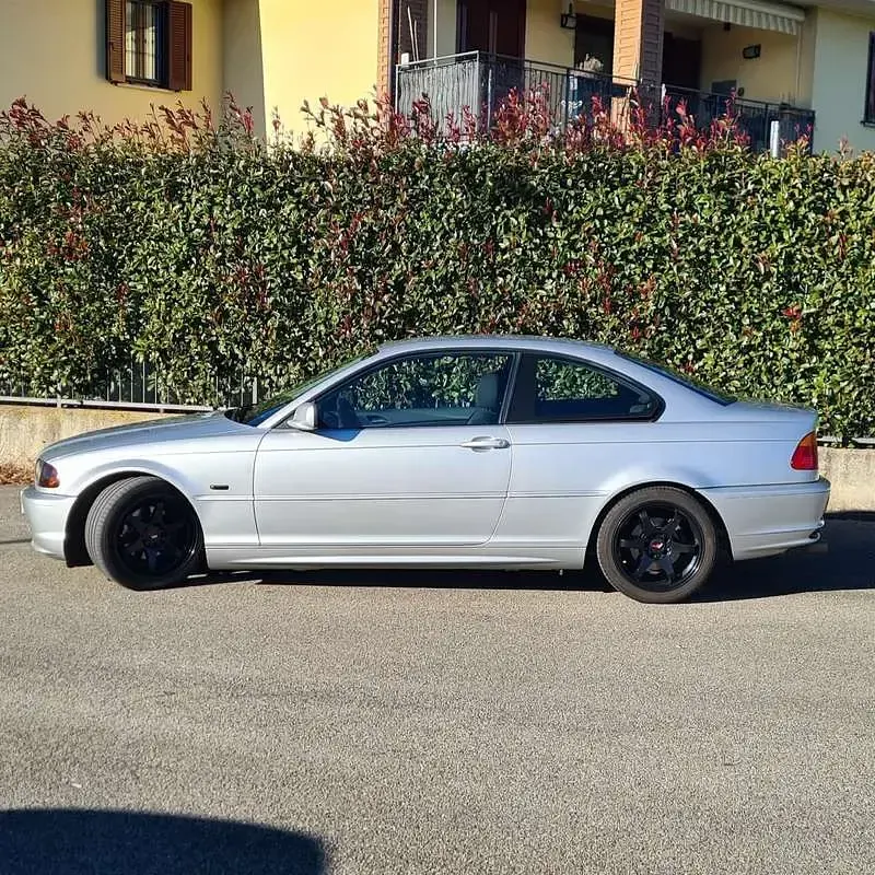 Usata BMW 318 143 CV (105 kW) 2002 Coupé