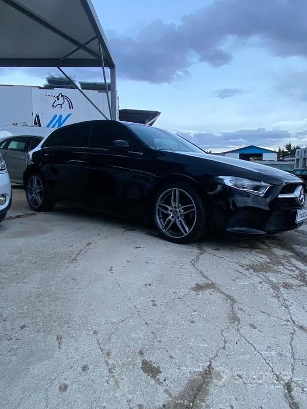 Usata Mercedes A180 Premium 116 CV (85 kW) 2019 Nero Berlina
