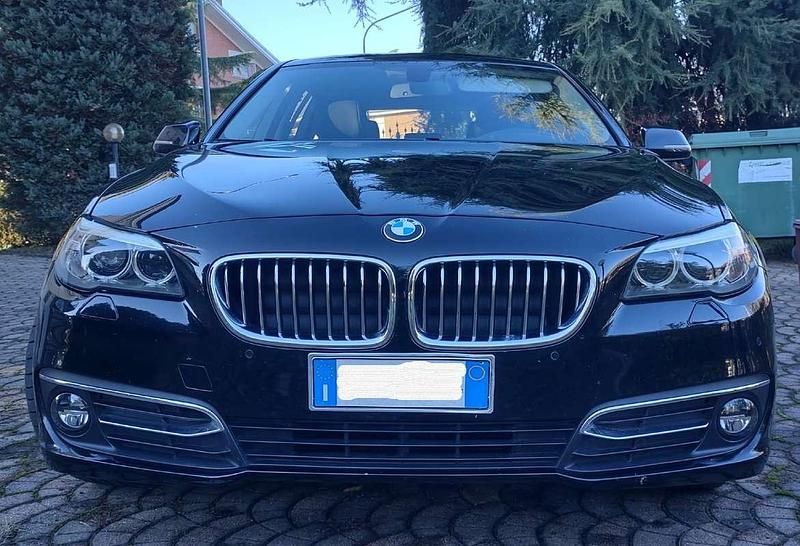 Usata BMW 520 Luxury Line 190 CV (139 kW) 2015 Nero Station wagon