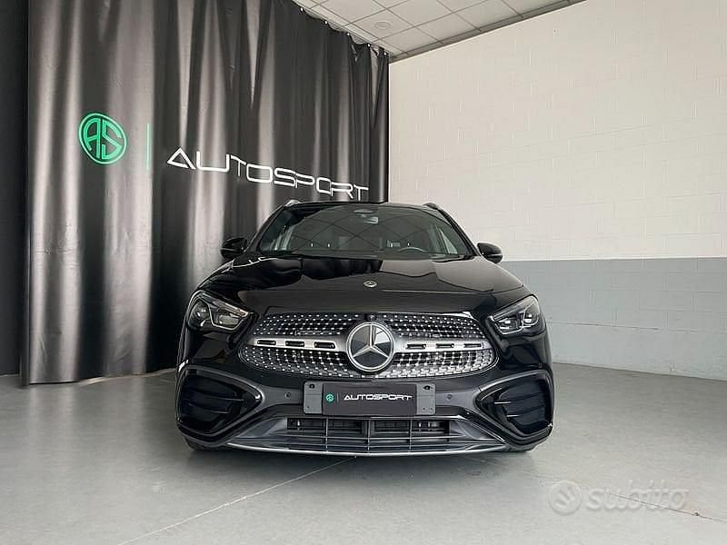Begagnad Mercedes GLA180 AMG line 136 HK (100 kW) 2024 Svart SUV