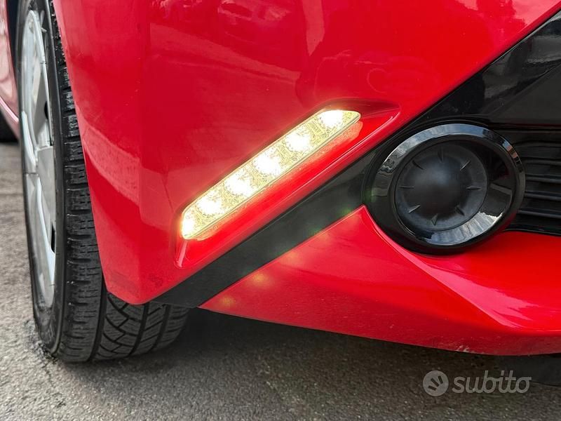 Usata Toyota Aygo 69 CV (50 kW) 2017 Rosso Utilitaria