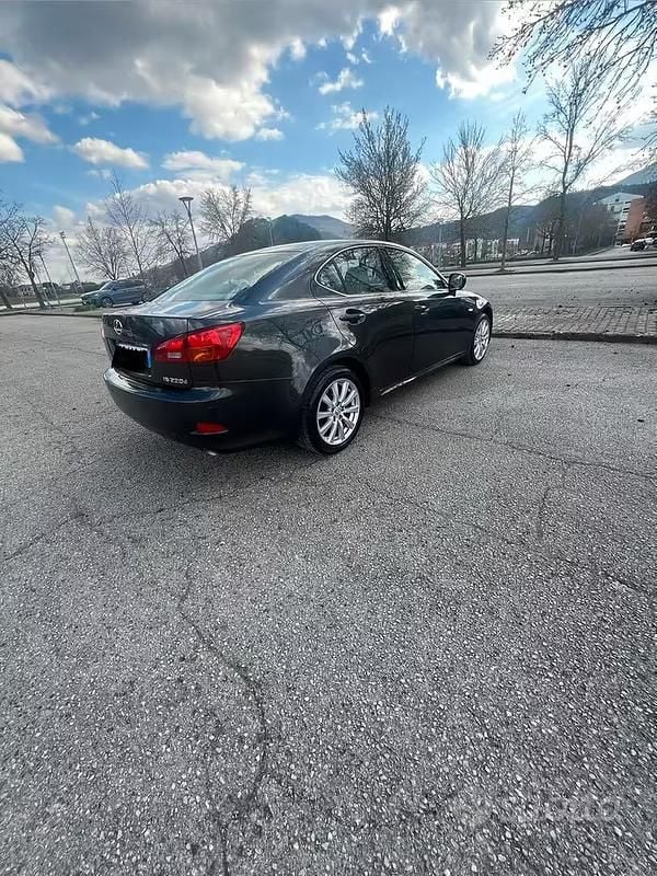 Usata Lexus IS220d Luxury Line 177 CV (130 kW) 2006 Berlina