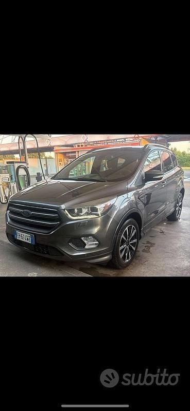Usata Ford Kuga ST-Line 150 CV (110 kW) 2017 Grigio SUV