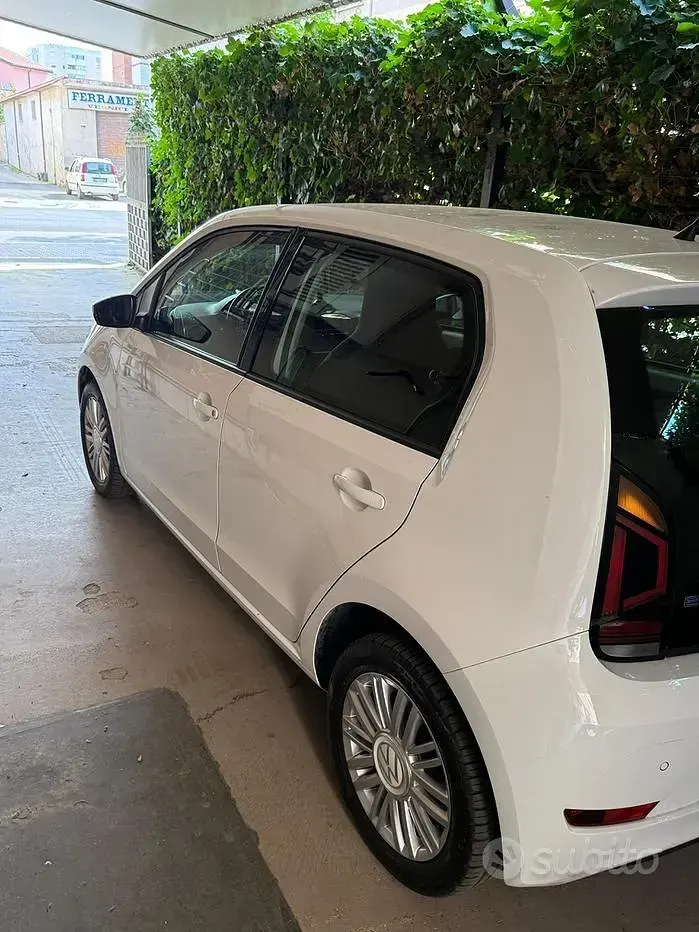 Usata VW up! 68 CV (50 kW) 2023 Bianco Utilitaria