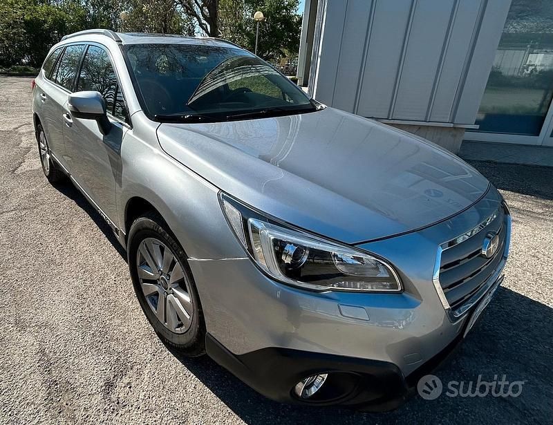 Usata Subaru Outback 150 CV (110 kW) 2016 Grigio Station wagon