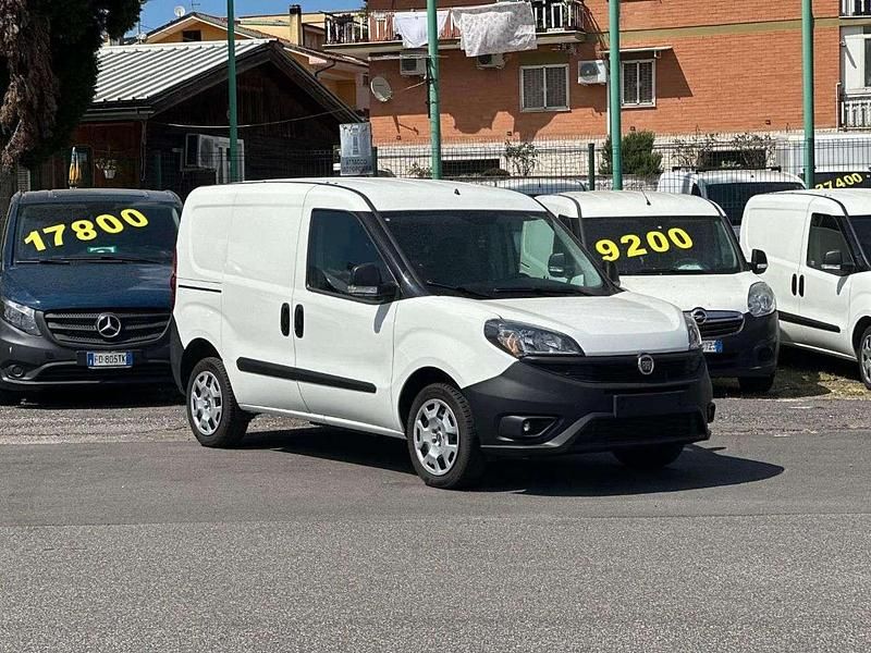 Usata Fiat Doblò S 95 CV (69 kW) 2020 Bianco pastello Monovolume