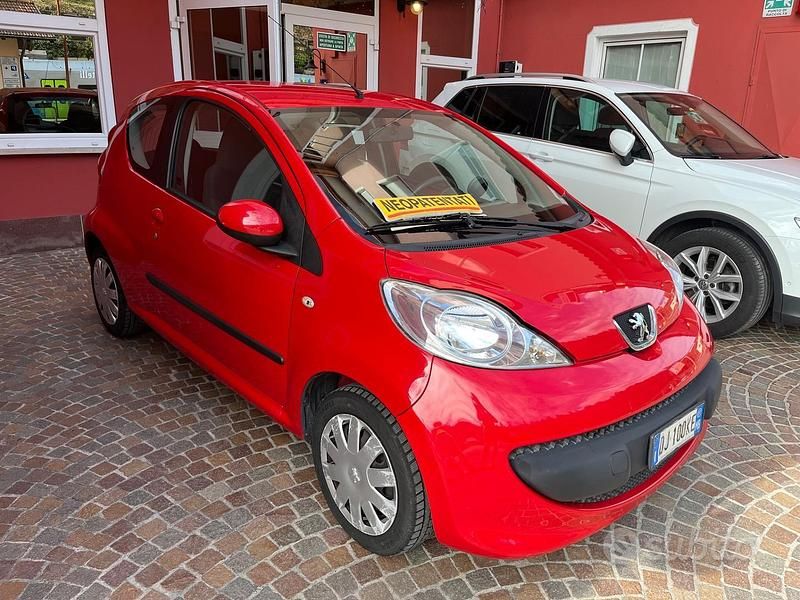 Usata Peugeot 107 68 CV (50 kW) 2007 Rosso Utilitaria