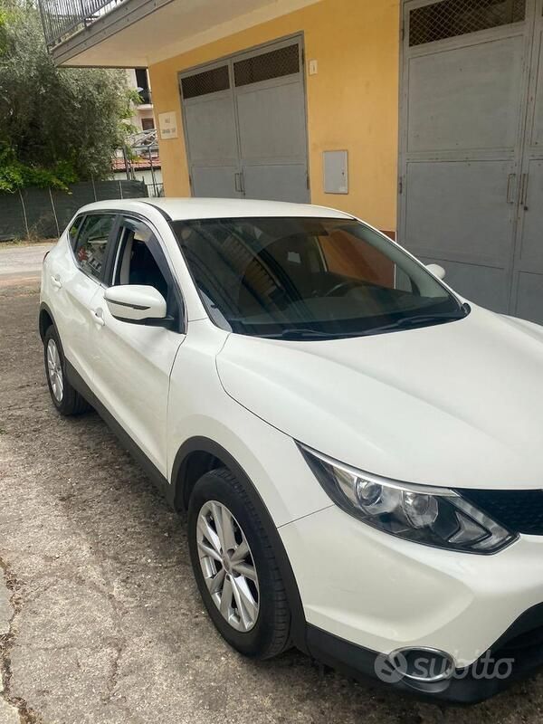 Usata Nissan Qashqai Acenta 110 CV (80 kW) 2016 Bianco SUV