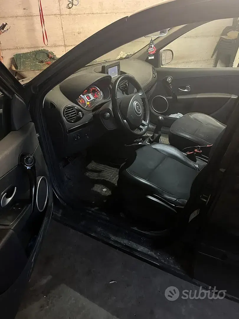Usata Renault Clio III 75 CV (55 kW) 2011 Berlina