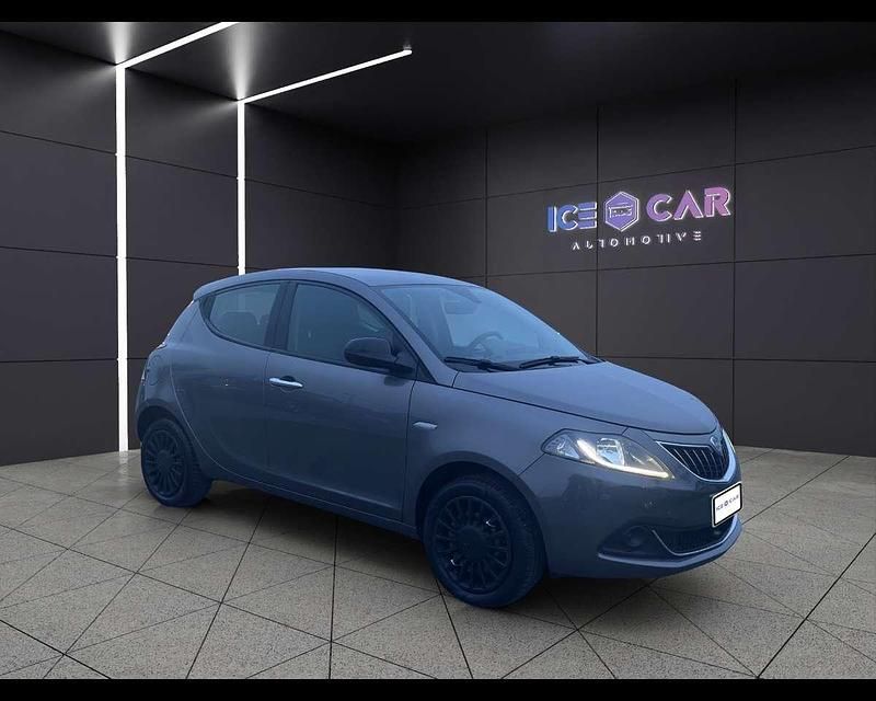 Usata Lancia Ypsilon Silver 69 CV (50 kW) 2023 Grigio Utilitaria