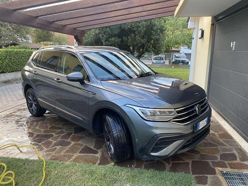 Usata VW Tiguan Allspace Life 150 CV (110 kW) 2022 Grigio SUV