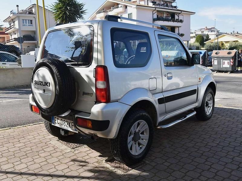 Usata Suzuki Jimny 86 CV (63 kW) 2010 Argento SUV