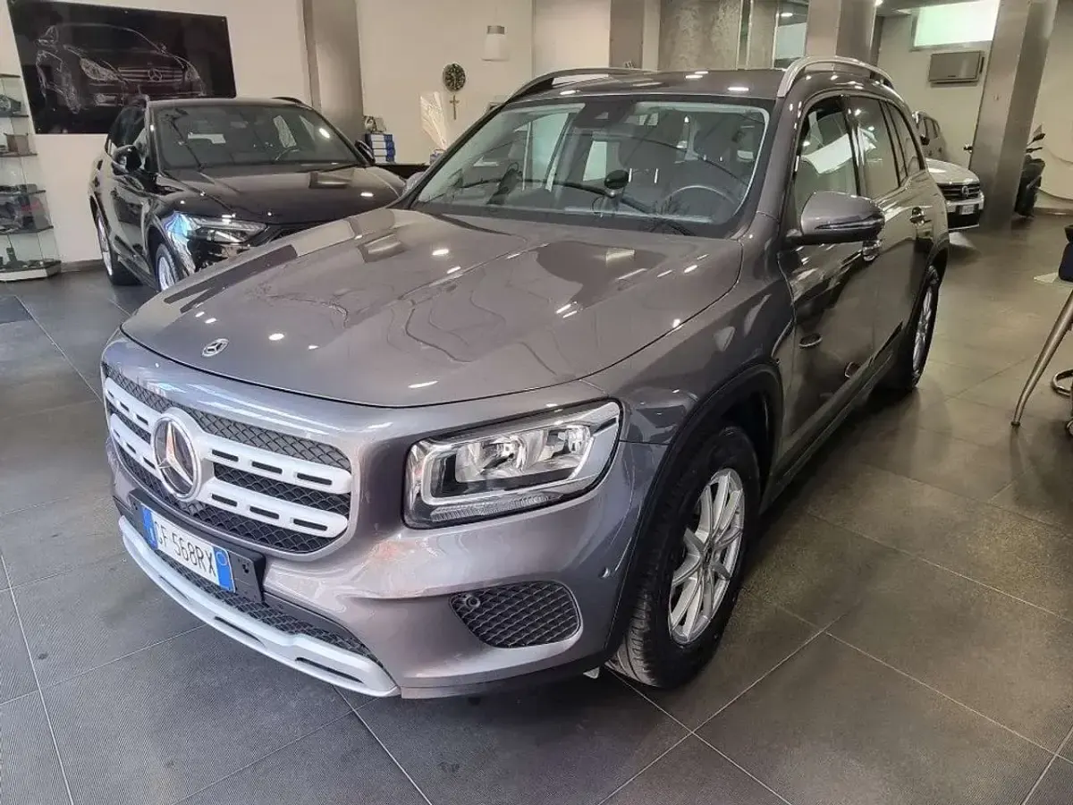 Usado Mercedes GLB180 Executive 116 CV (85 kW) 2021 Gris SUV