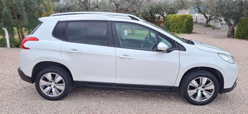 Usata Peugeot 2008 Allure 92 CV (67 kW) 2015 Bianco SUV