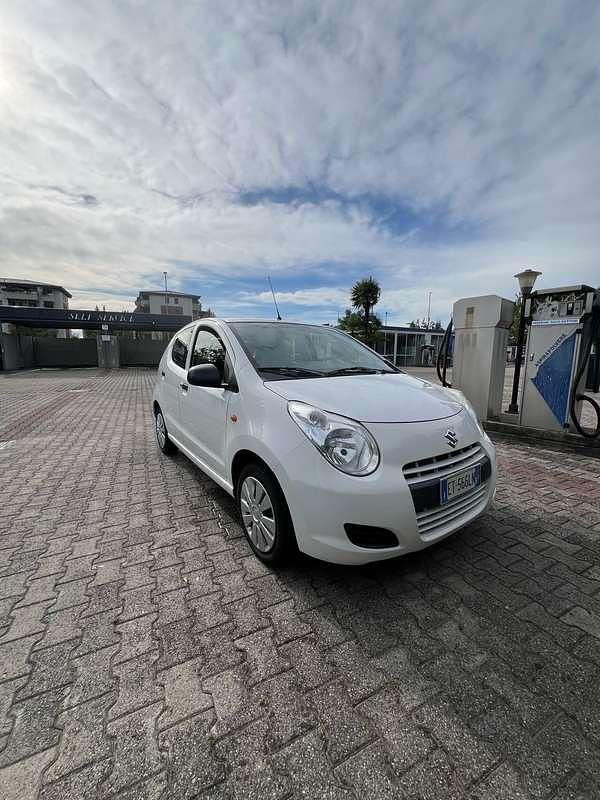 Usata 2013 Suzuki Alto GLX Due volumi | 4500 € (Buon prezzo) - Immagine 1/4