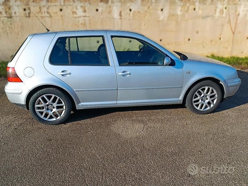 Usata VW Golf IV 105 CV (77 kW) 2002 Grigio Berlina
