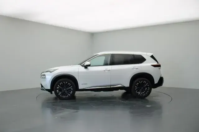 Begagnad Nissan X-Trail Tekna 213 HK (156 kW) 2024 Grå SUV
