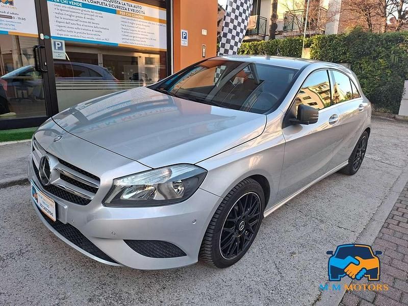 Usata Mercedes A180 109 CV (80 kW) 2015 Argento Berlina