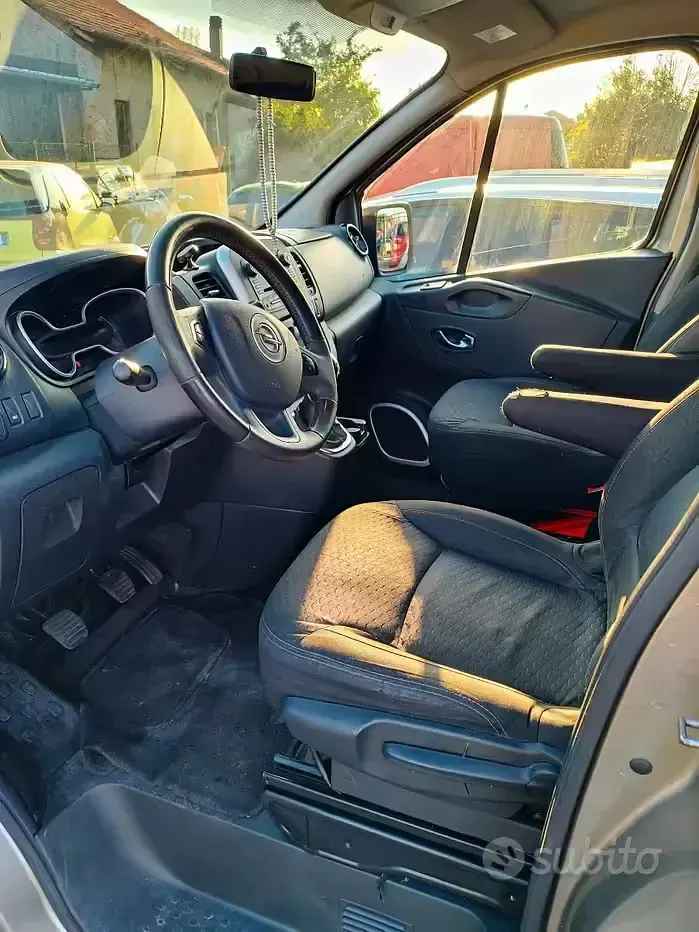Usata Opel Vivaro 140 CV (102 kW) 2015 Monovolume