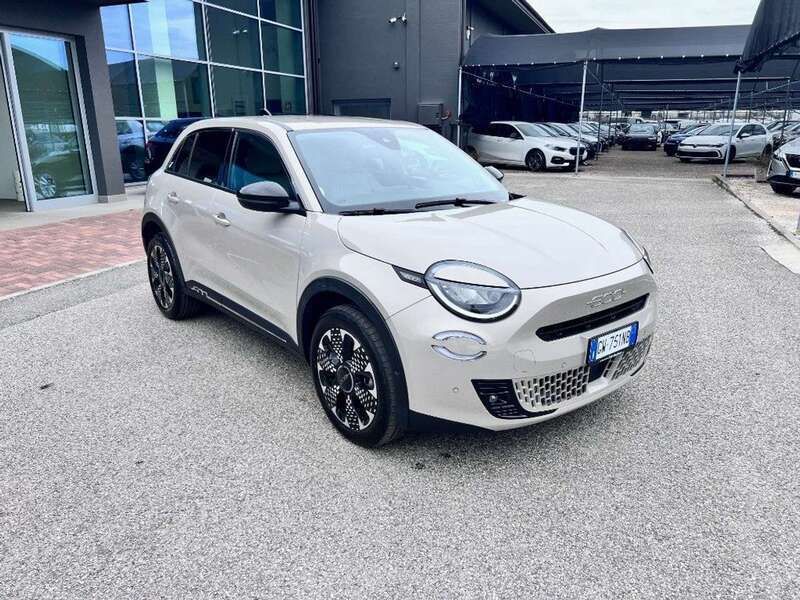Usata Fiat 600 La Prima 101 CV (74 kW) 2024 Beige SUV