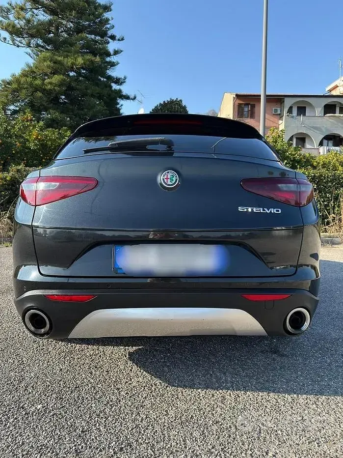Usata Alfa Romeo Stelvio 160 CV (117 kW) 2019 Nero SUV