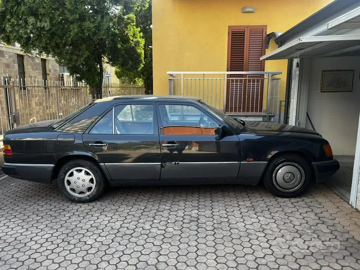 Usata Mercedes 200 1990 Nero Berlina