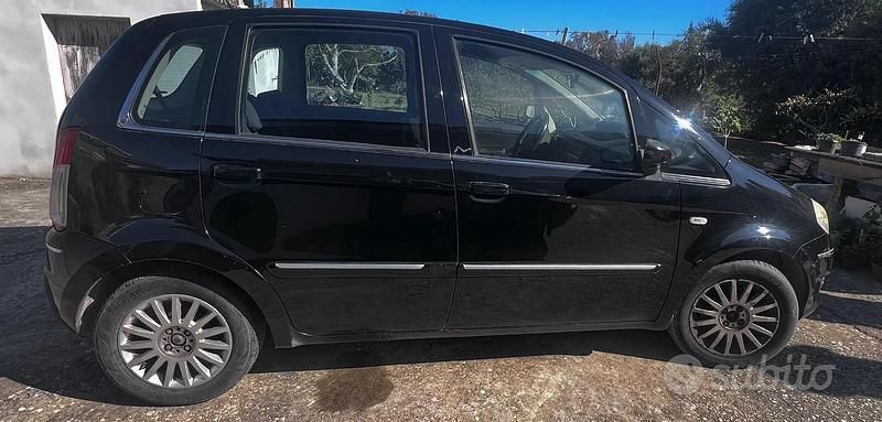 Usata Lancia Musa 90 CV (66 kW) 2008 Nero Monovolume