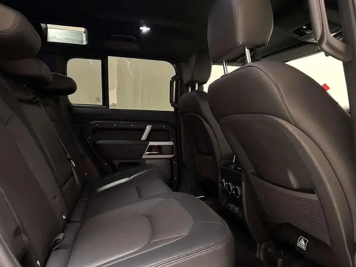 Usata Land Rover Defender SE Dynamic 200 CV (147 kW) 2023 Nero SUV