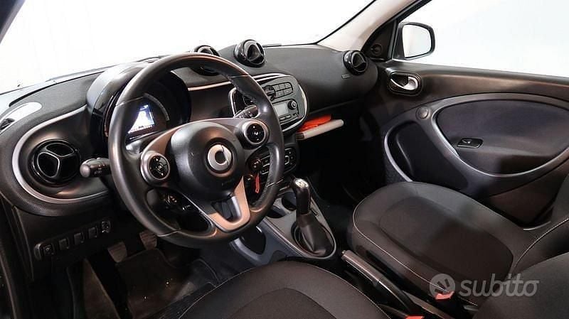 Usata Smart ForFour Passion 71 CV (52 kW) 2018 Grigio Utilitaria