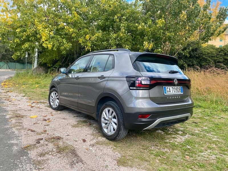 Usado VW T-Cross 95 CV (69 kW) 2020 Negro SUV