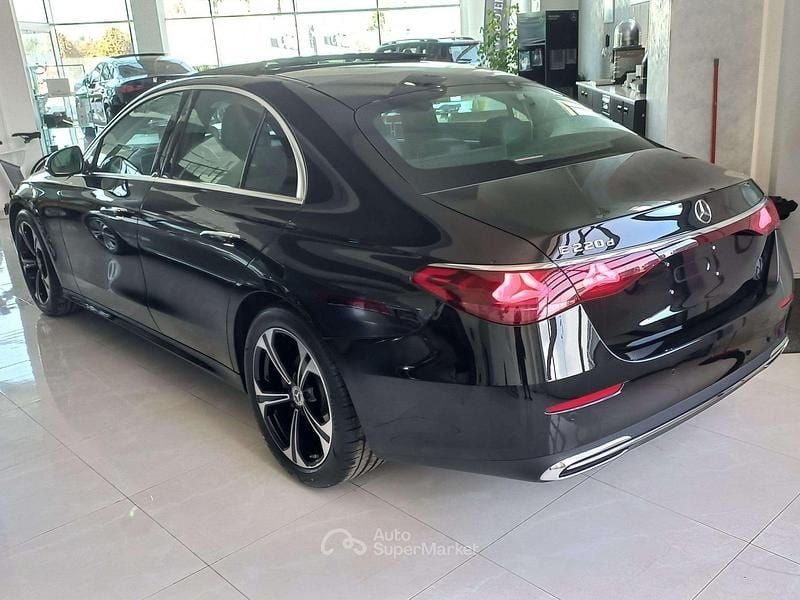 Usata Mercedes E220 AMG Line Premium 197 CV (144 kW) 2023 Ossidiana Berlina