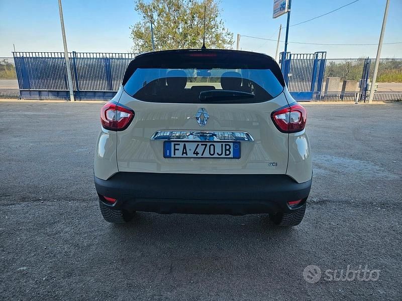 Usata Renault Captur 90 CV (66 kW) 2015 Beige SUV