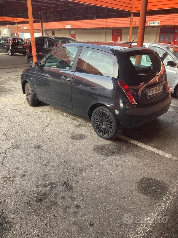 Usata Lancia Ypsilon 80 CV (58 kW) 2005 Nero Utilitaria