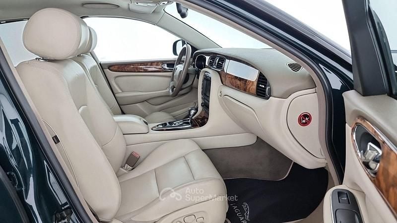 Usata Jaguar XJR 396 CV (291 kW) 2004 Verde Berlina