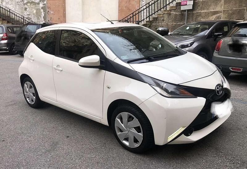 Usata Toyota Aygo X-clusiv 69 CV (50 kW) 2016 Utilitaria
