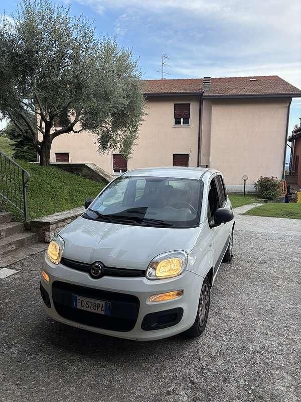 Usata 2016 Fiat Panda Lounge Due volumi | 7500 € (Buon prezzo) - Immagine 1/2