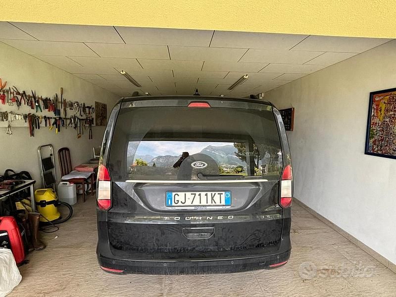 Usata Ford Tourneo Connect 122 CV (89 kW) 2022 Nero Monovolume