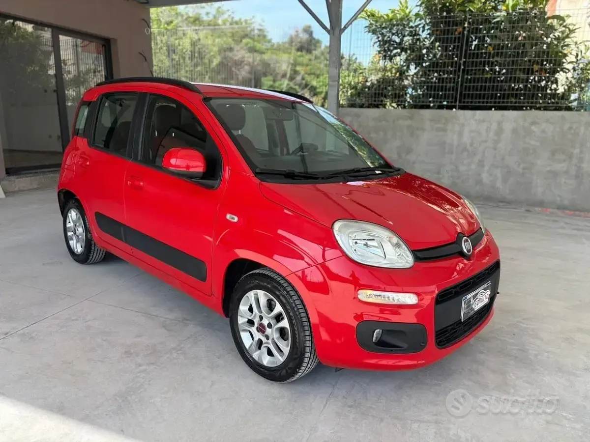 Usata Fiat Panda Lounge 95 CV (69 kW) 2017 Rosso Utilitaria