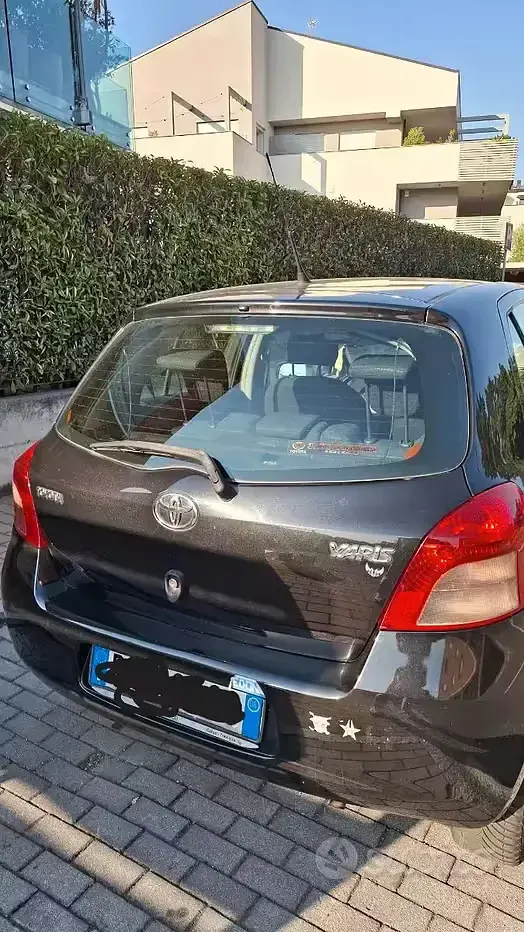 Usata Toyota Yaris Sol 65 CV (47 kW) 2008 Nero Utilitaria