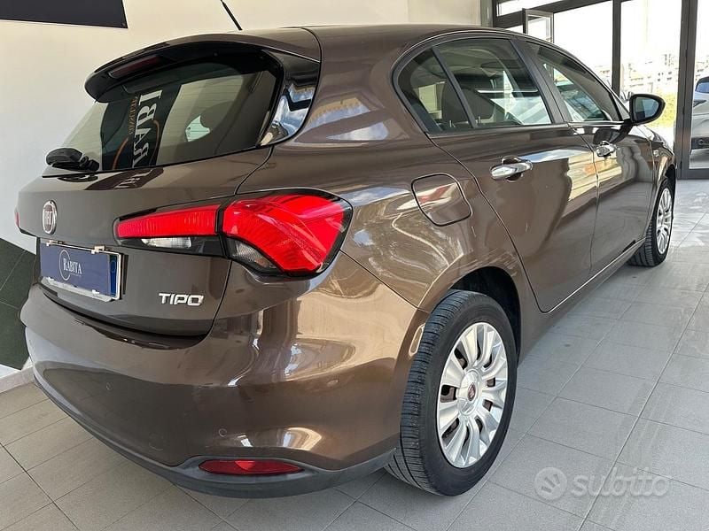 Usata Fiat Tipo Easy 120 CV (88 kW) 2017 Marrone Berlina