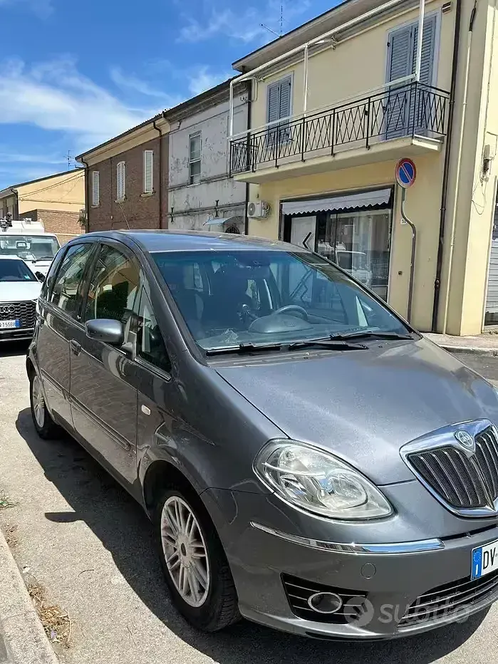 Usata Lancia Musa 95 CV (69 kW) 2009 Bluazzurro Monovolume