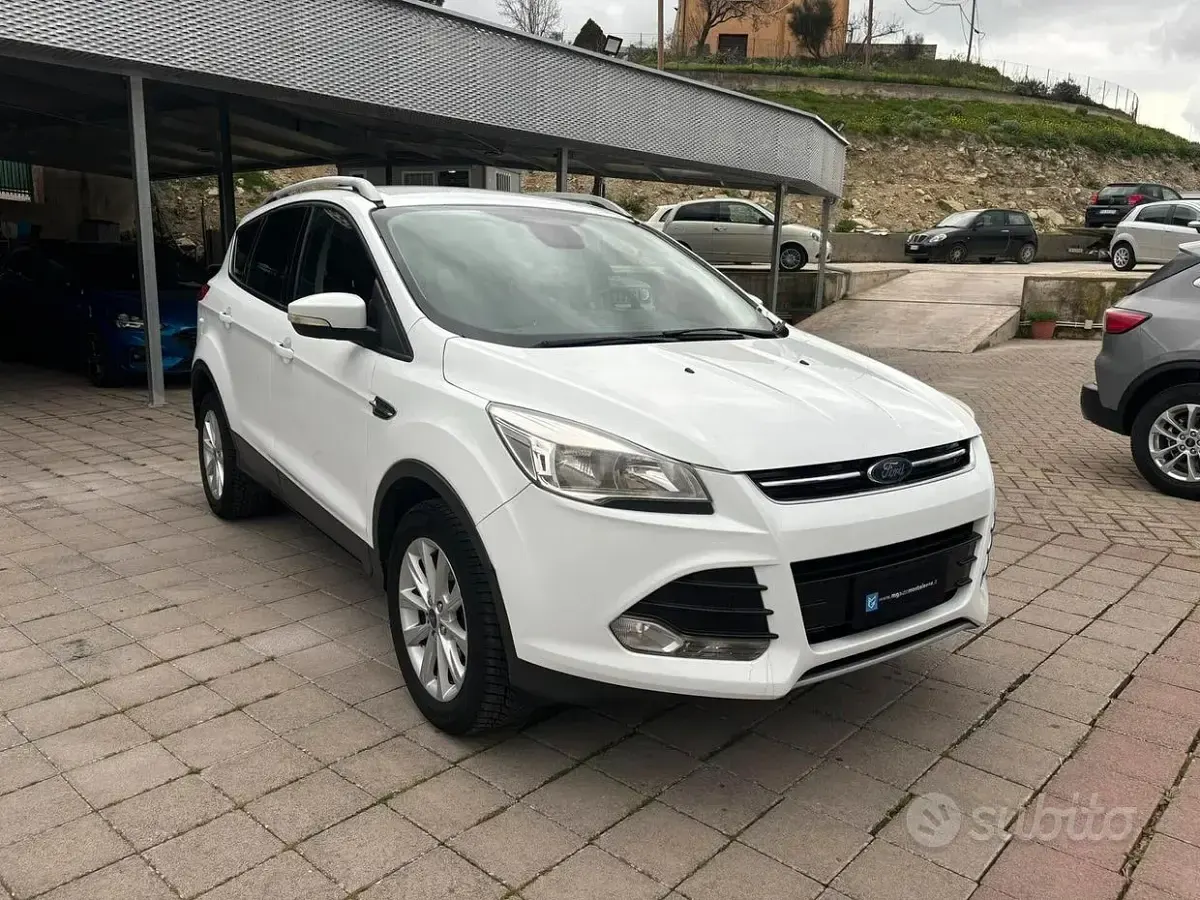 Usata Ford Kuga 120 CV (88 kW) 2016 Bianco SUV