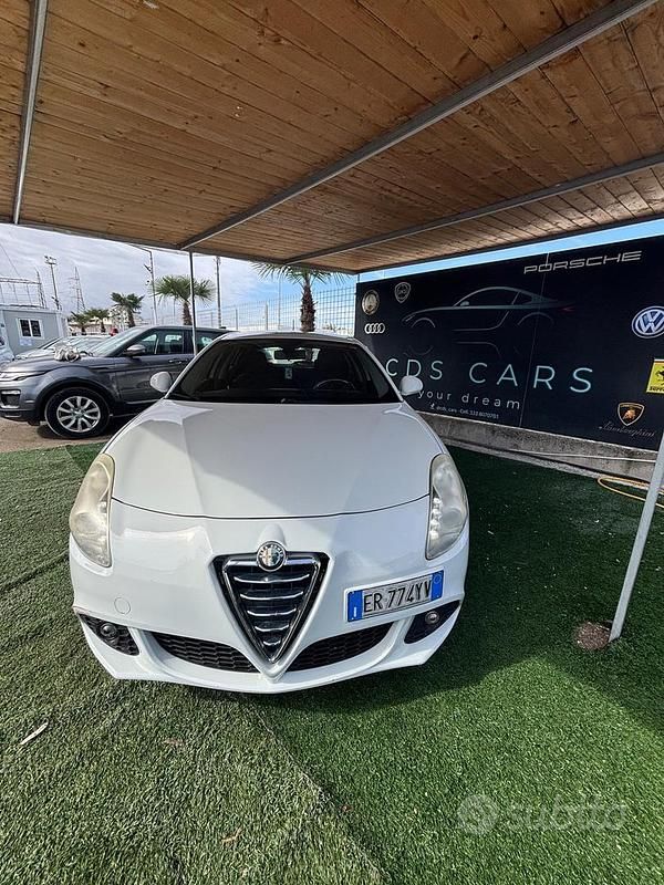 Usata Alfa Romeo Giulietta Exclusive 105 CV (77 kW) 2014 Bianco Utilitaria