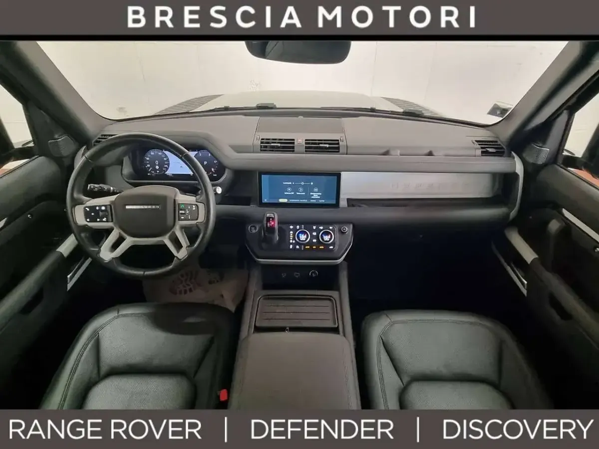 Usata Land Rover Defender SE 249 CV (183 kW) 2024 Santorini black SUV
